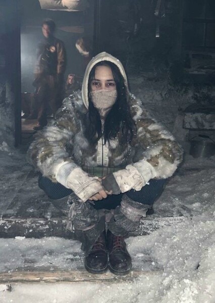 Courtney Eaton photo
