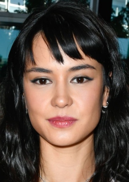 Courtney Eaton photo