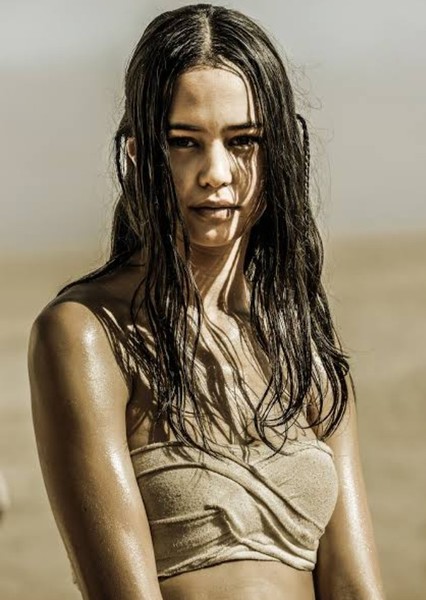 Courtney Eaton photo