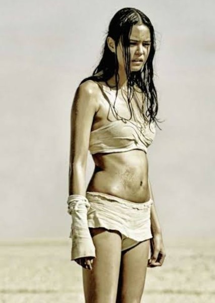 Courtney Eaton photo