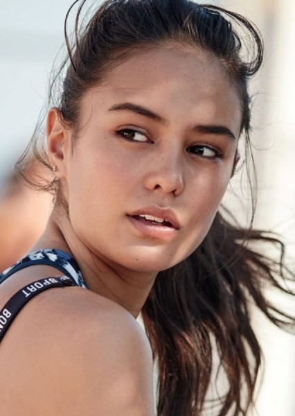 Courtney Eaton photo