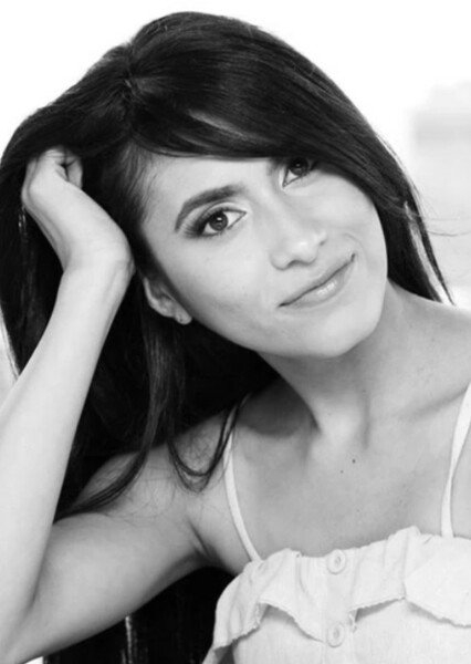 Cristina Vee