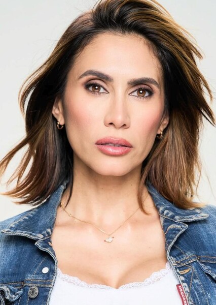 Cristina Vee photo
