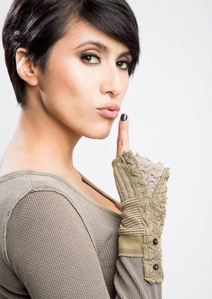 Cristina Vee