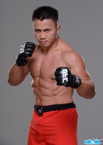 Cung Le photo