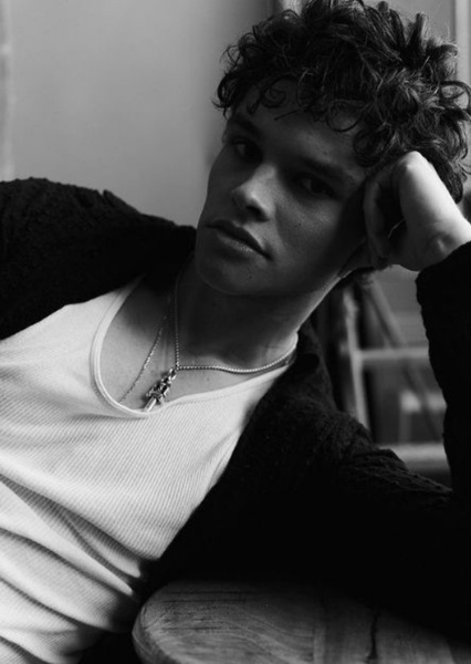 Curran Walters photo