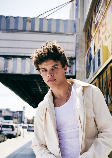 Curran Walters photo