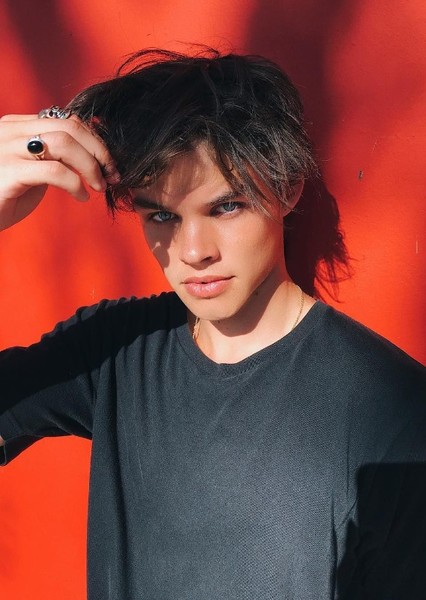 Curran Walters photo