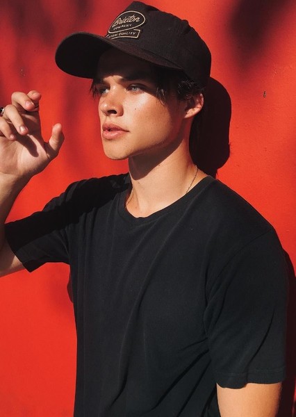 Curran Walters photo