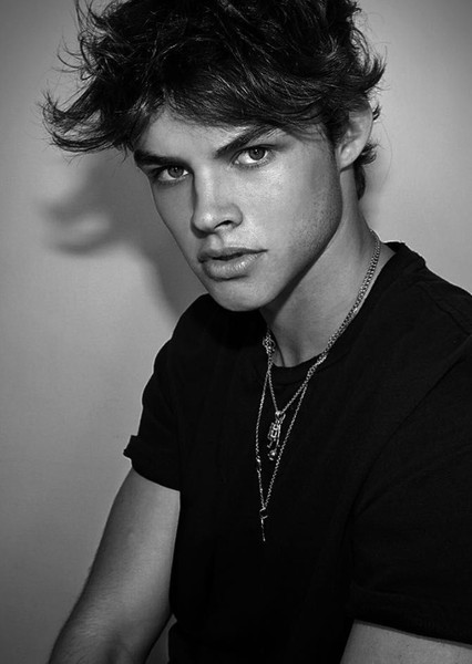 Curran Walters photo