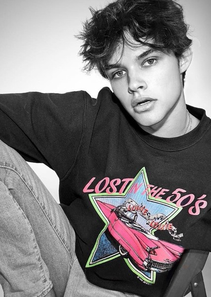 Curran Walters photo