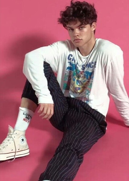 Curran Walters photo