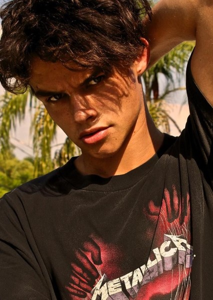 Curran Walters photo