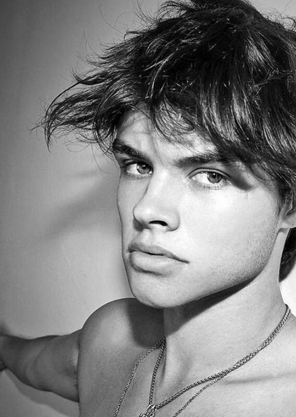 Curran Walters photo