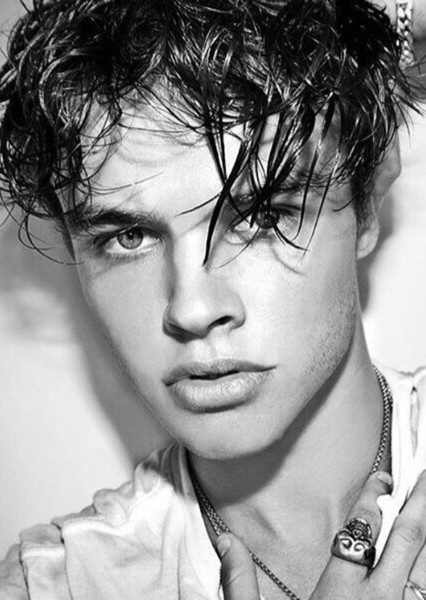 Curran Walters photo