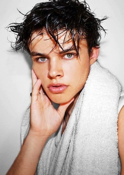 Curran Walters photo