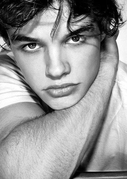 Curran Walters photo