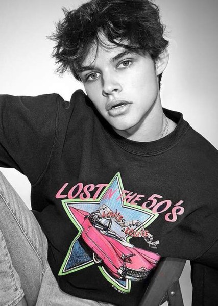 Curran Walters photo