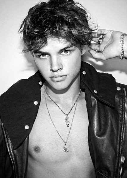 Curran Walters photo