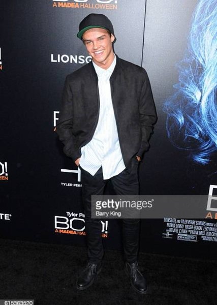 Curran Walters photo