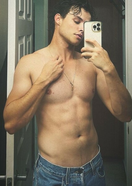 Curran Walters photo