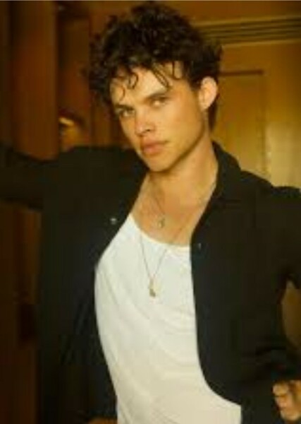 Curran Walters photo