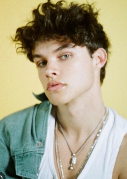 Curran Walters photo