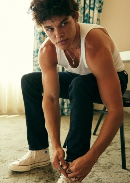 Curran Walters photo