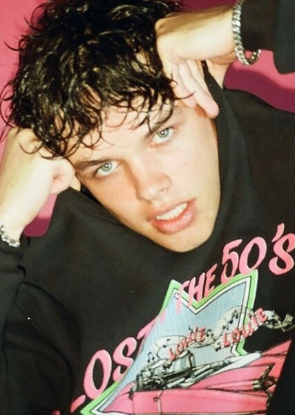 Curran Walters photo