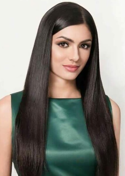 Cynthia Thomalla photo