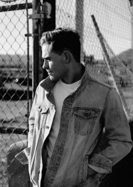 Dacre Montgomery photo