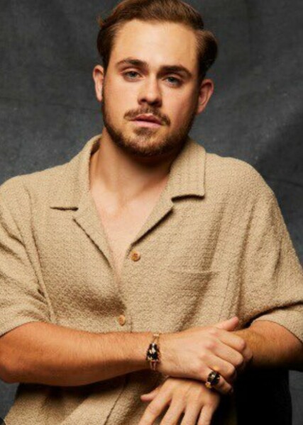 Dacre Montgomery photo