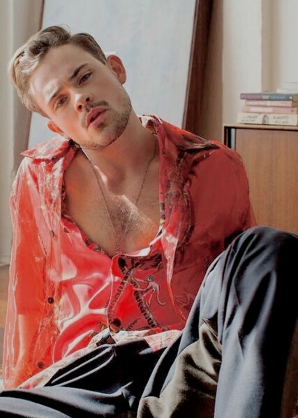 Dacre Montgomery photo