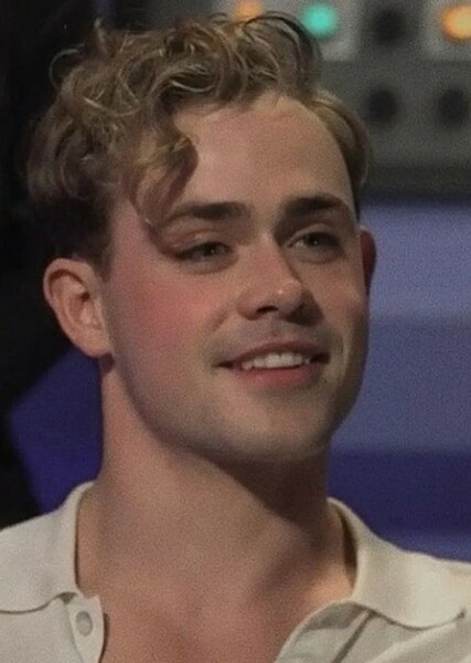 Dacre Montgomery photo