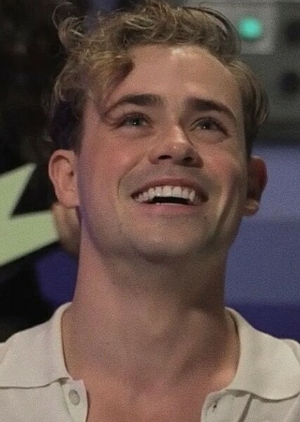 Dacre Montgomery photo