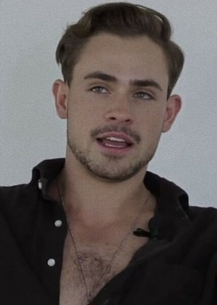 Dacre Montgomery photo
