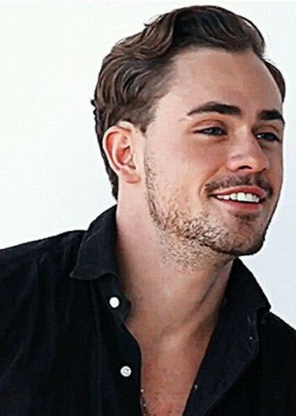 Dacre Montgomery photo