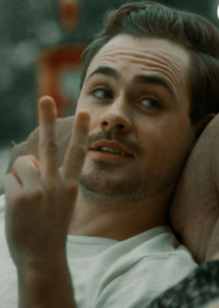 Dacre Montgomery photo