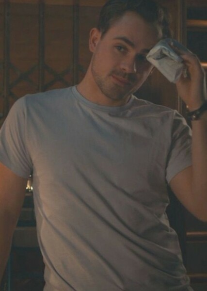 Dacre Montgomery photo