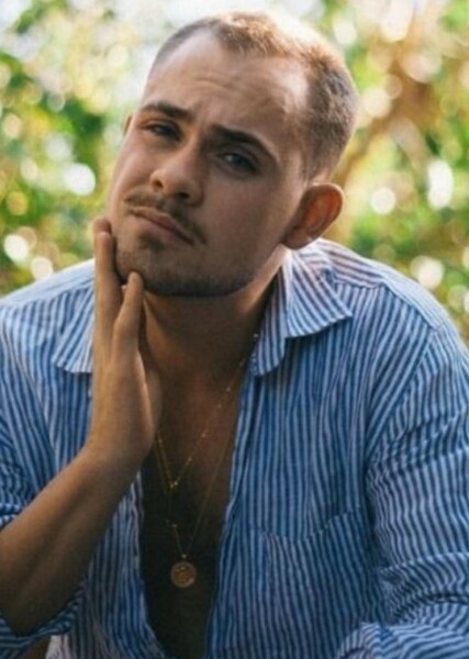 Dacre Montgomery photo