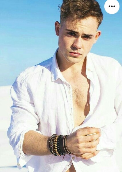 Dacre Montgomery photo