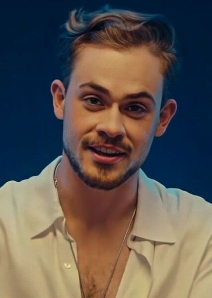 Dacre Montgomery photo