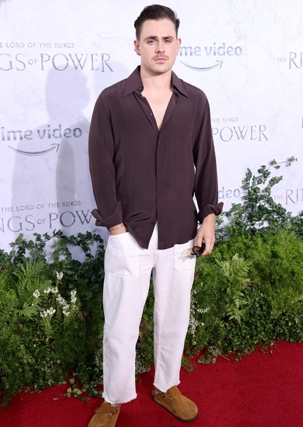 Dacre Montgomery photo