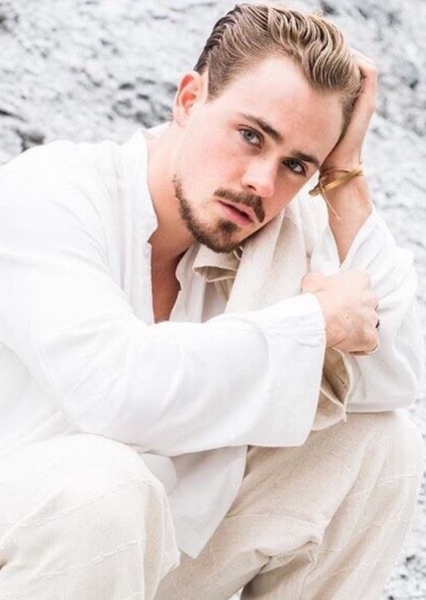 Dacre Montgomery photo