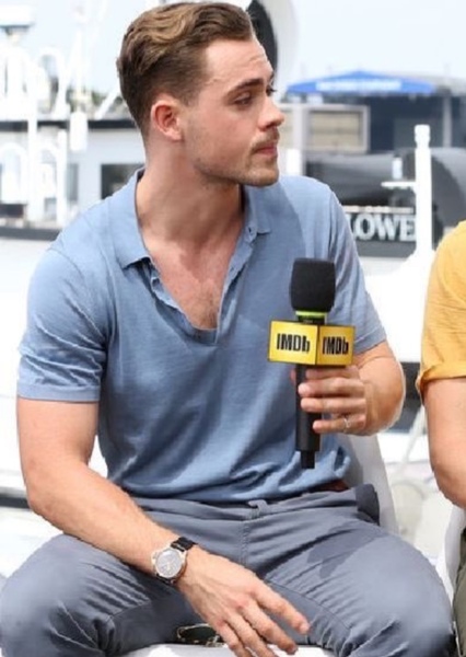 Dacre Montgomery photo