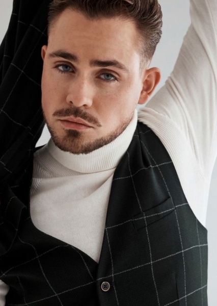 Dacre Montgomery photo