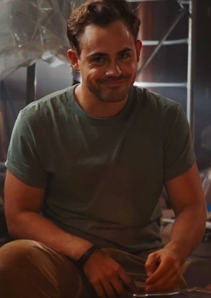 Dacre Montgomery photo