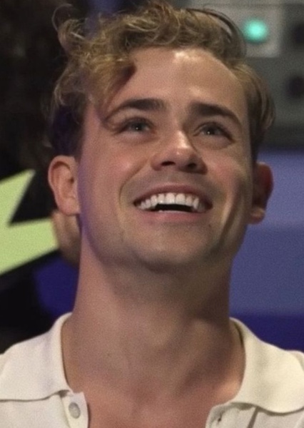 Dacre Montgomery photo