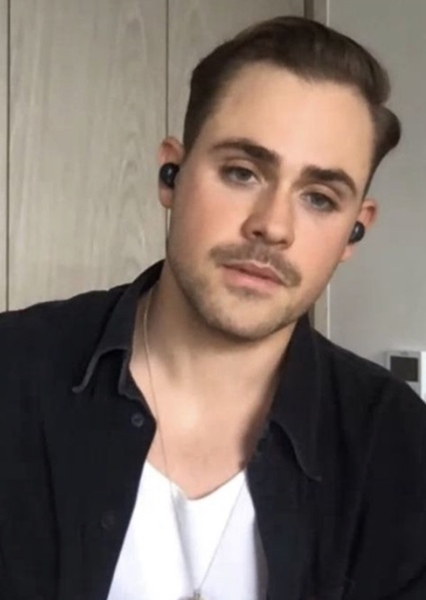 Dacre Montgomery photo