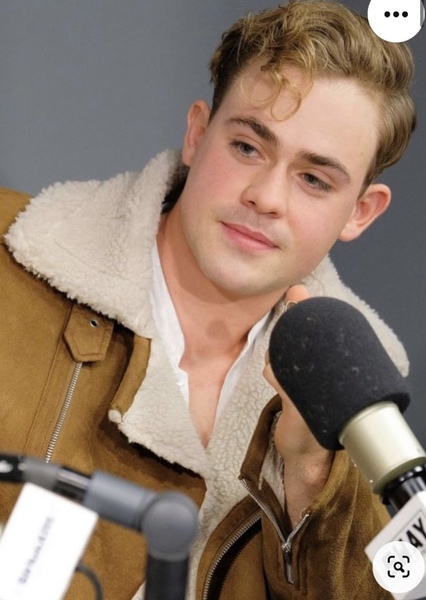 Dacre Montgomery photo